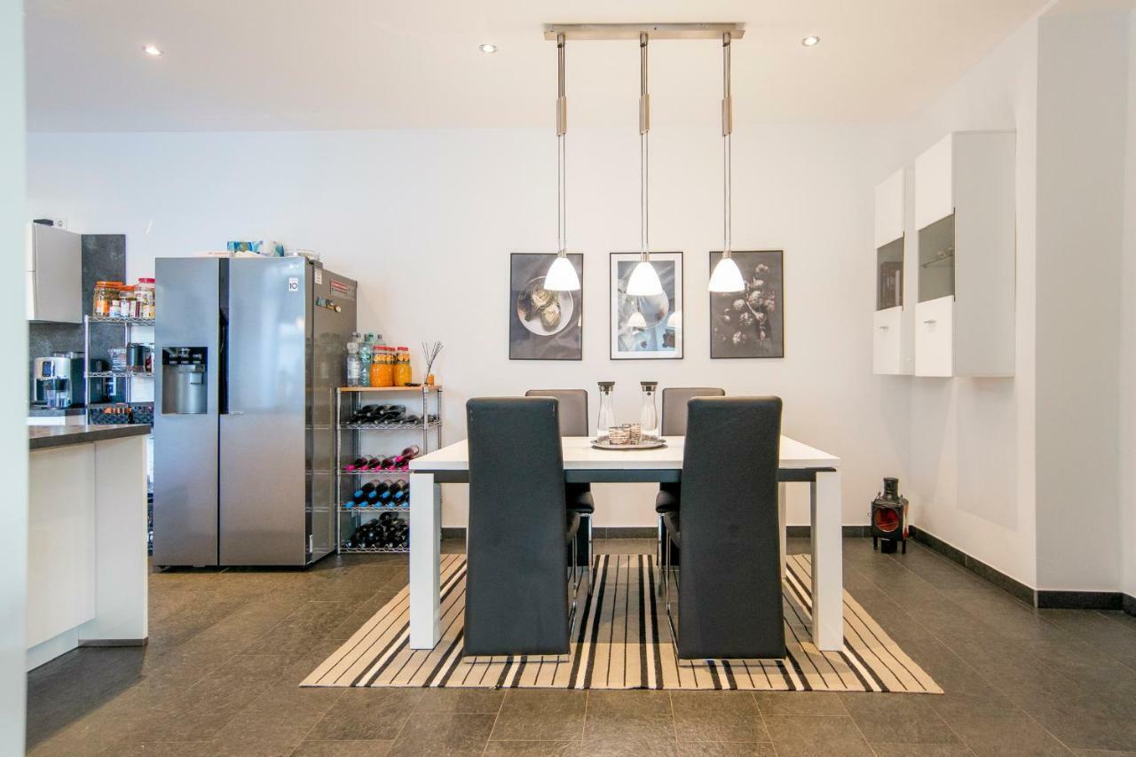 White Lofty Und White Studio Dusseldorf Bagian luar foto