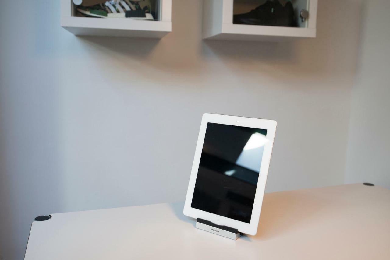 White Lofty Und White Studio Dusseldorf Bagian luar foto