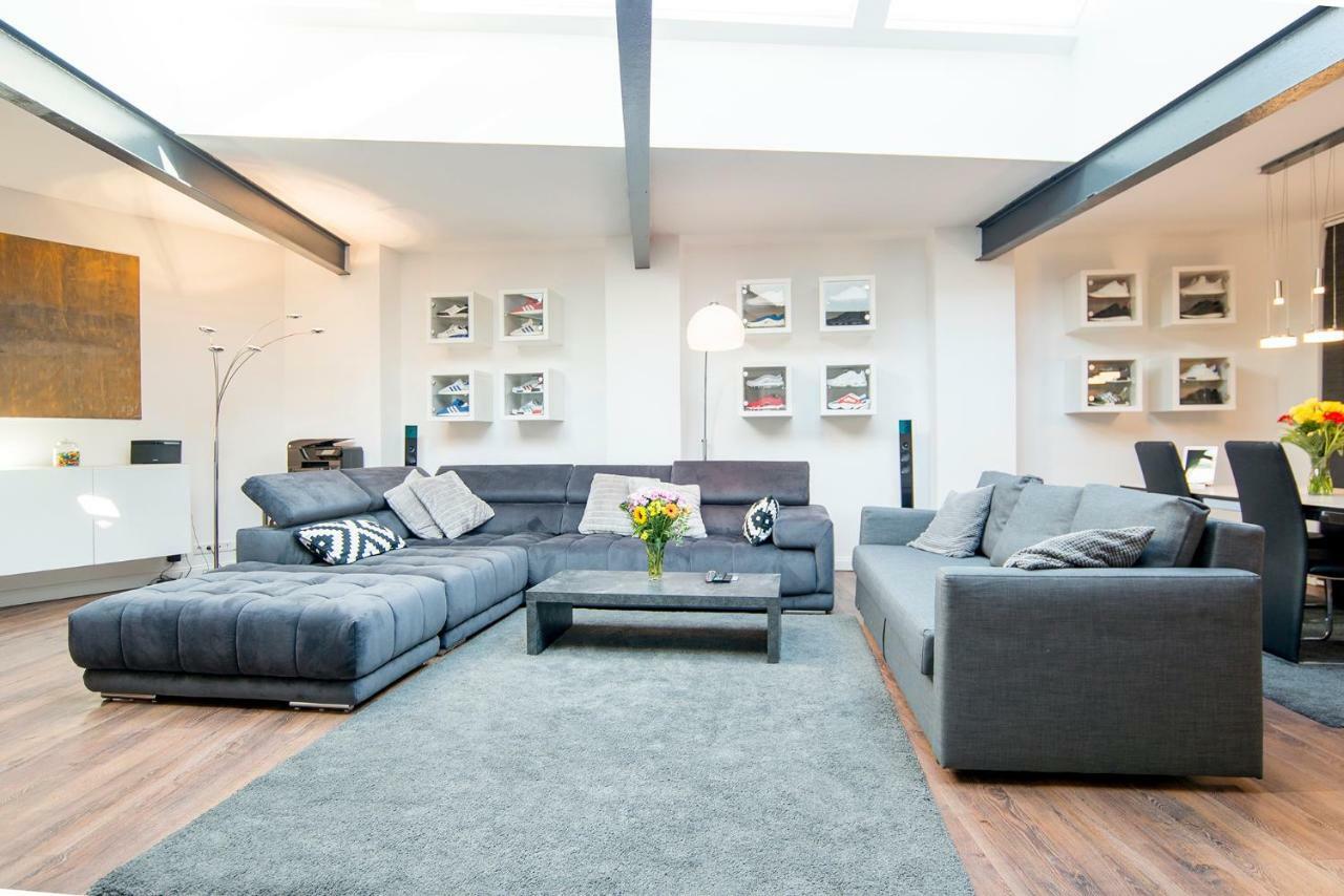 White Lofty Und White Studio Dusseldorf Bagian luar foto