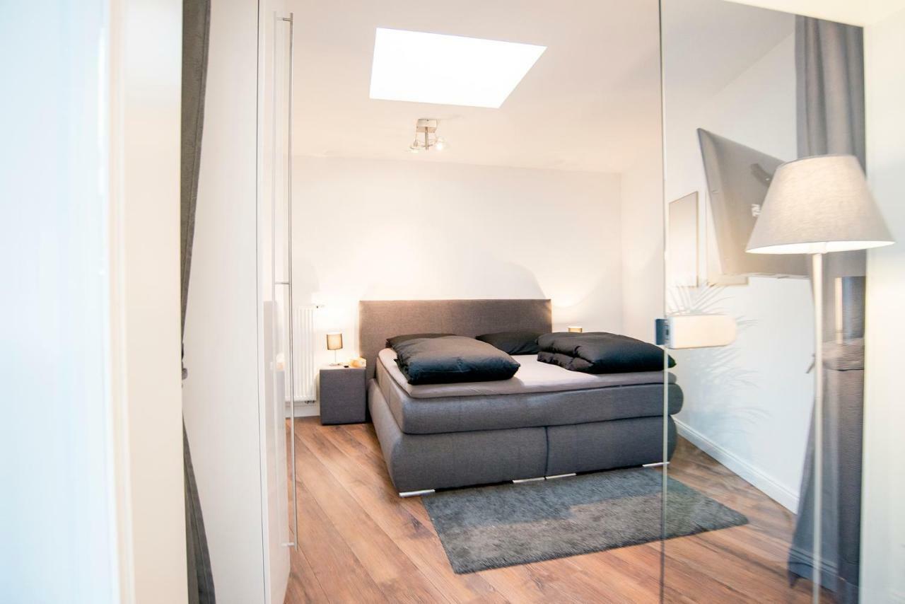 White Lofty Und White Studio Dusseldorf Bagian luar foto