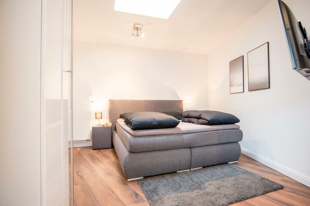 White Lofty Und White Studio Dusseldorf Bagian luar foto